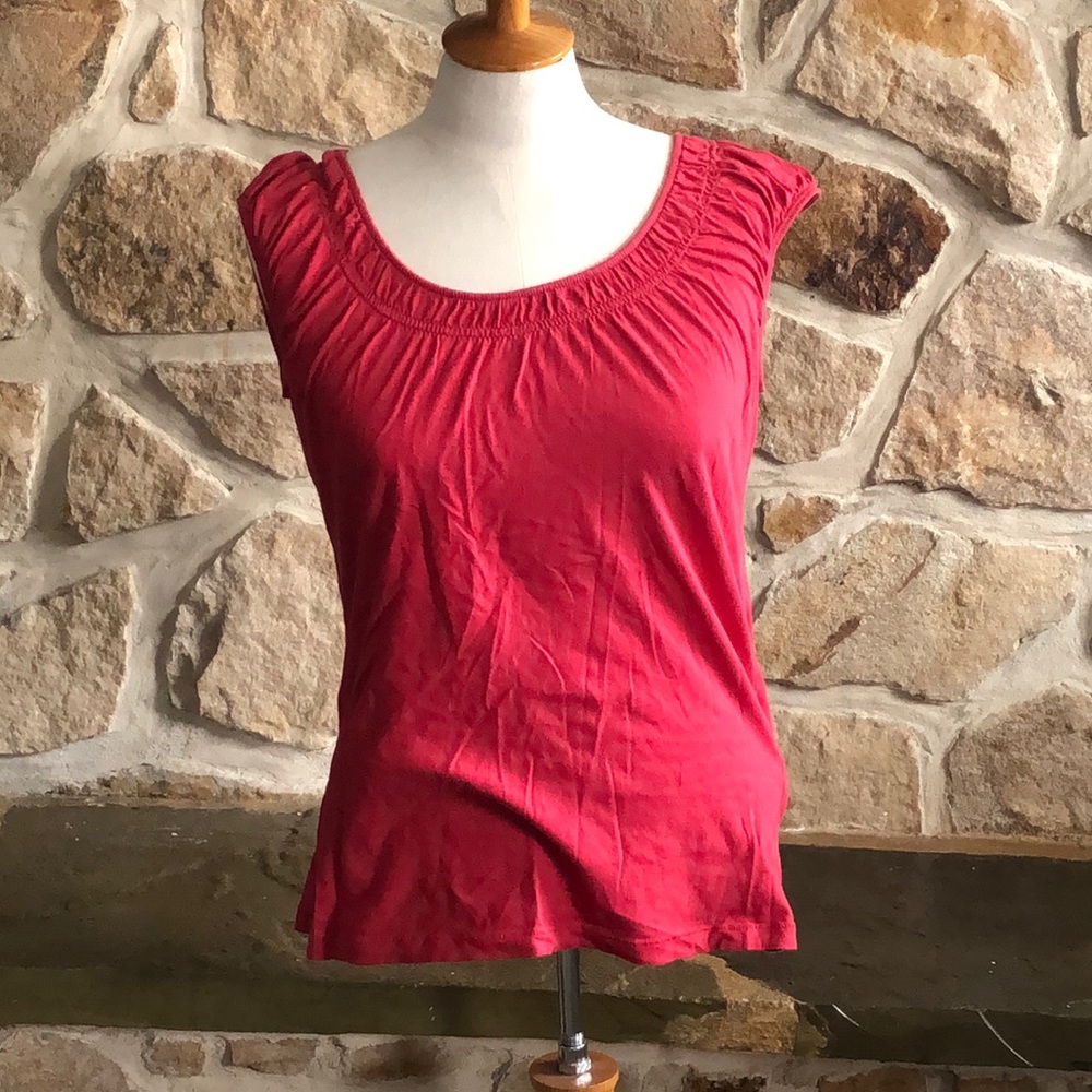 Ruffled neck detailed red top